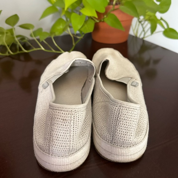 UGG light gray slip on shoes size 11! - Picture 3 of 8